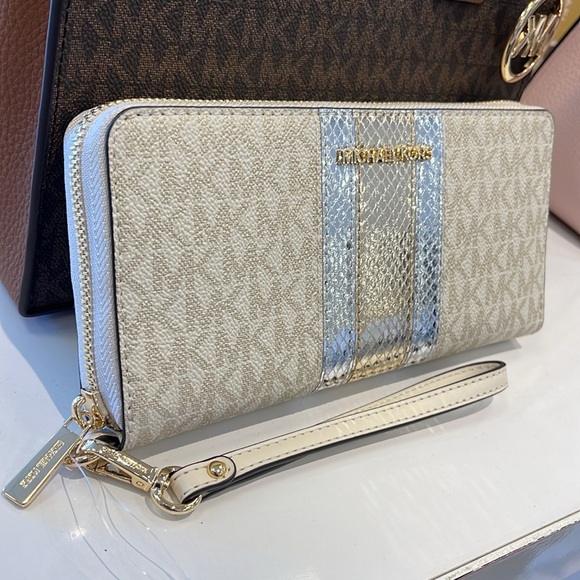 Michael Kors Jet Set Travel Large Signature Logo and Metallic Continental Wallet - Picture 14 of 16